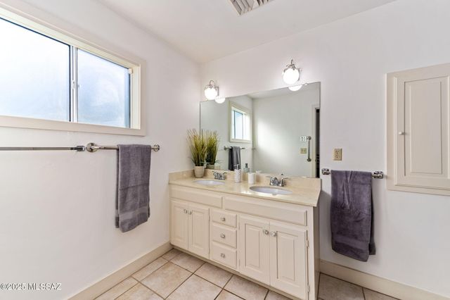 2635 E Camino la Zorrela, Tucson, AZ 85718