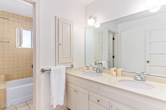 2635 E Camino la Zorrela, Tucson, AZ 85718