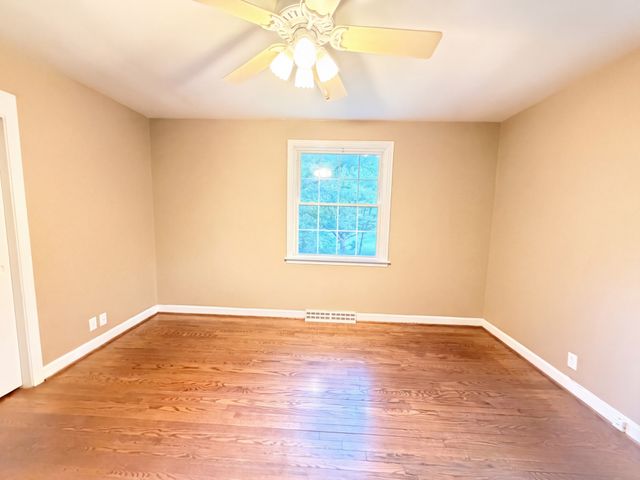 1223 Beverly Hills Dr, Clarksville, TN 37040