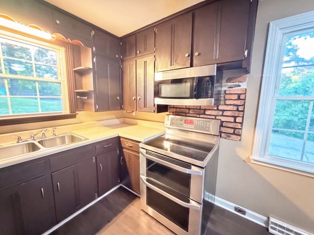 1223 Beverly Hills Dr, Clarksville, TN 37040