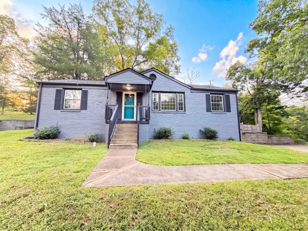 1223 Beverly Hills Dr, Clarksville, TN 37040
