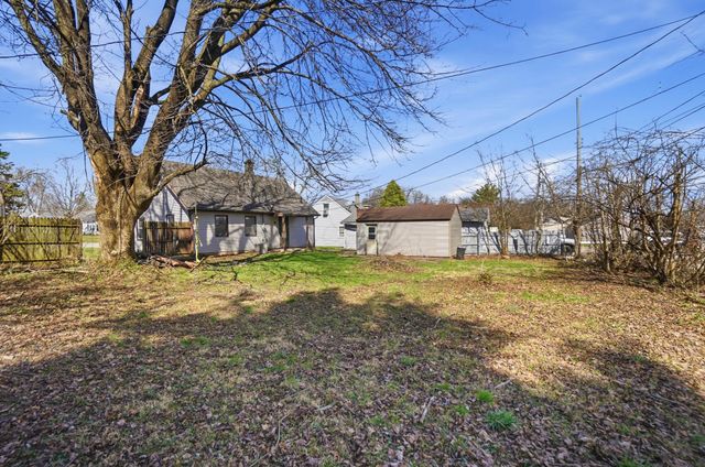 1835 S Sweetbriar Lane, Springfield, OH 45505