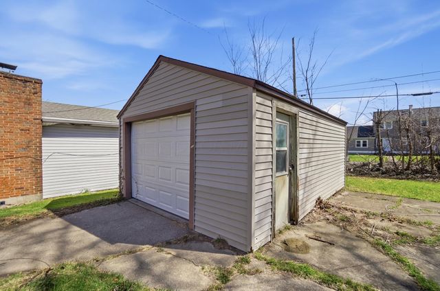 1835 S Sweetbriar Lane, Springfield, OH 45505