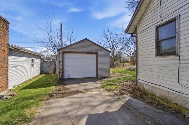 1835 S Sweetbriar Lane, Springfield, OH 45505