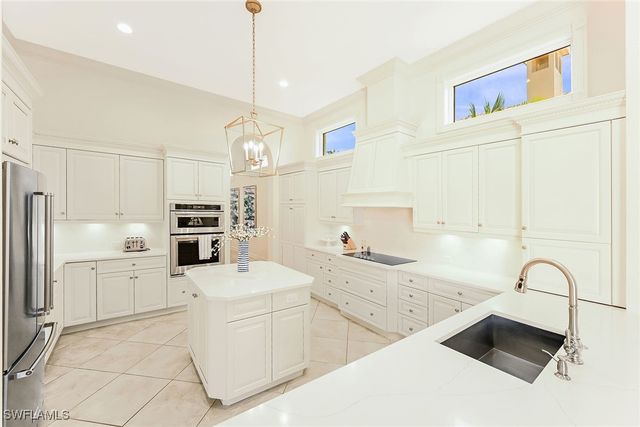 9155 Torrefino CT, Naples, FL 34109