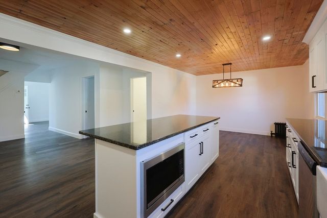 21 Irving St, Bellingham, MA 02019