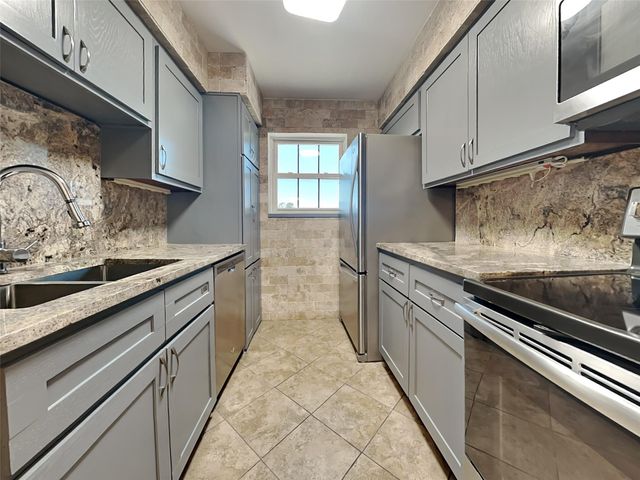 7900 Westheimer Road 226, Houston, TX 77063