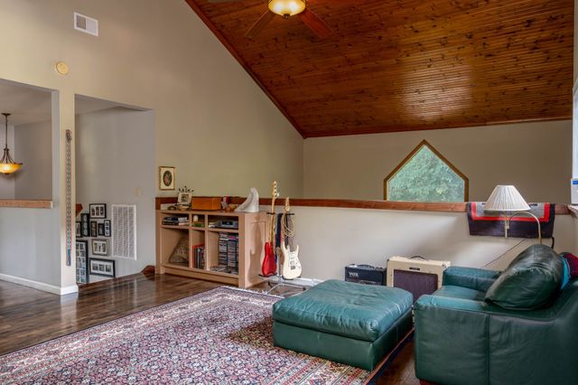1098 Fred Gibbs Rd, White Bluff, TN 37187