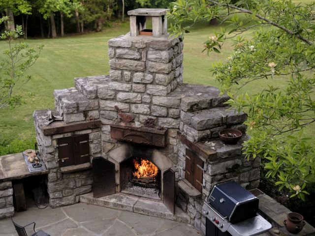1098 Fred Gibbs Rd, White Bluff, TN 37187