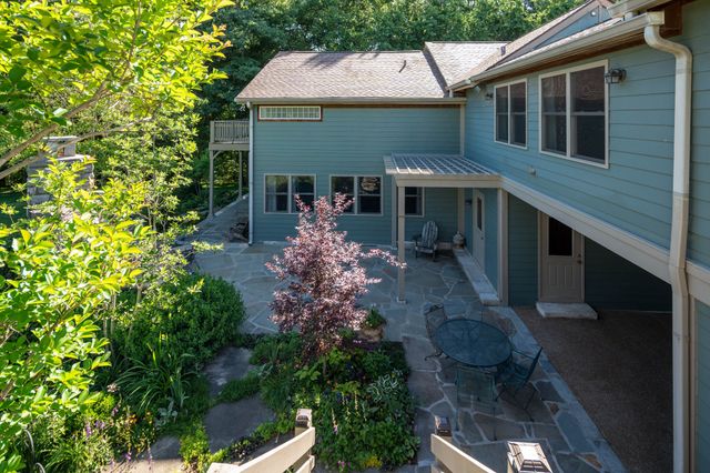 1098 Fred Gibbs Rd, White Bluff, TN 37187