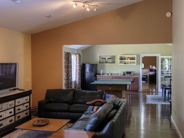 1098 Fred Gibbs Rd, White Bluff, TN 37187