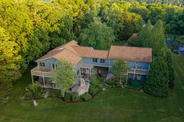 1098 Fred Gibbs Rd, White Bluff, TN 37187