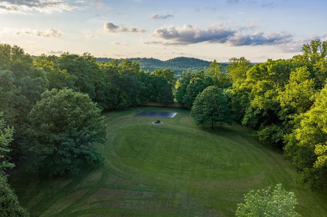 1098 Fred Gibbs Rd, White Bluff, TN 37187