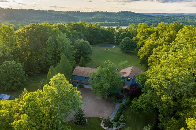 1098 Fred Gibbs Rd, White Bluff, TN 37187