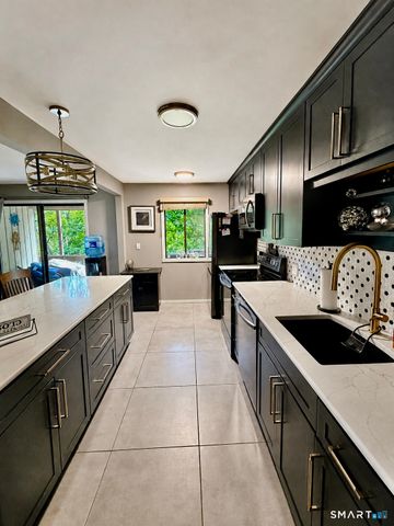 569 Heritage Village A, Southbury, CT 06488