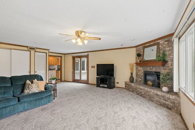 927 Gregory Lane, Schaumburg, IL 60193