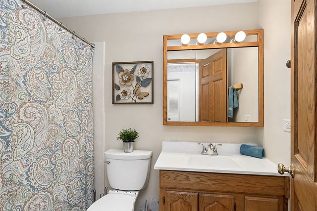 927 Gregory Lane, Schaumburg, IL 60193