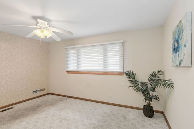 927 Gregory Lane, Schaumburg, IL 60193