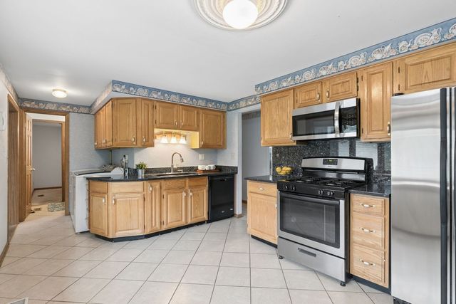 927 Gregory Lane, Schaumburg, IL 60193