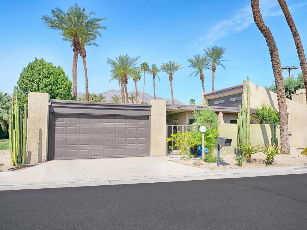 2615 E Palm Oasis Street, Palm Springs, CA 92264