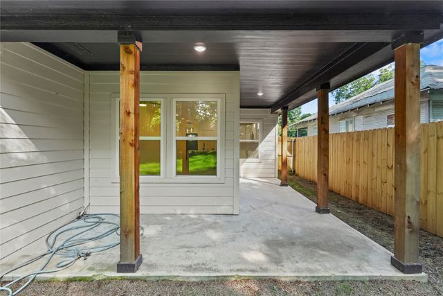 2227 Stoneman Street, Dallas, TX 75215