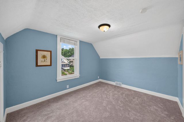 1008 Cook Avenue E, Saint Paul, MN 55106
