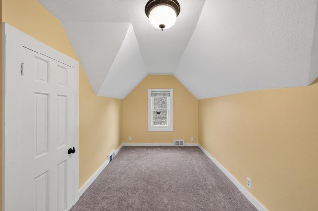 1008 Cook Avenue E, Saint Paul, MN 55106