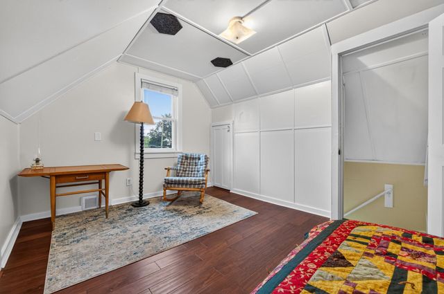 1008 Cook Avenue E, Saint Paul, MN 55106