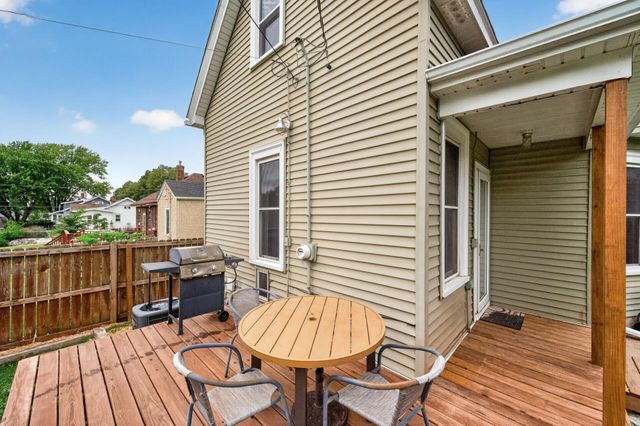 1008 Cook Avenue E, Saint Paul, MN 55106