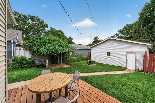 1008 Cook Avenue E, Saint Paul, MN 55106