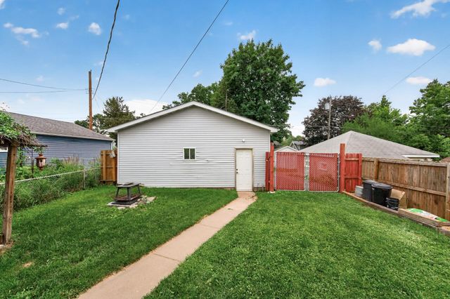 1008 Cook Avenue E, Saint Paul, MN 55106