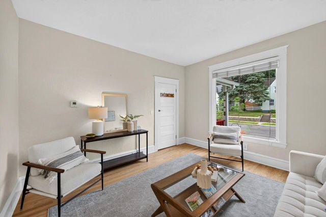 1008 Cook Avenue E, Saint Paul, MN 55106