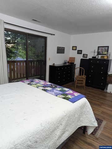 567 32nd (#2) Av SE, Albany, OR 97322