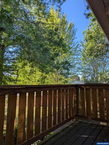 567 32nd (#2) Av SE, Albany, OR 97322