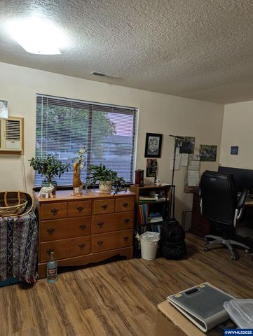 567 32nd (#2) Av SE, Albany, OR 97322