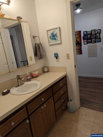 567 32nd (#2) Av SE, Albany, OR 97322