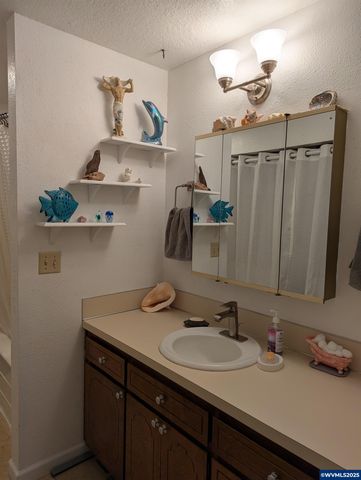 567 32nd (#2) Av SE, Albany, OR 97322