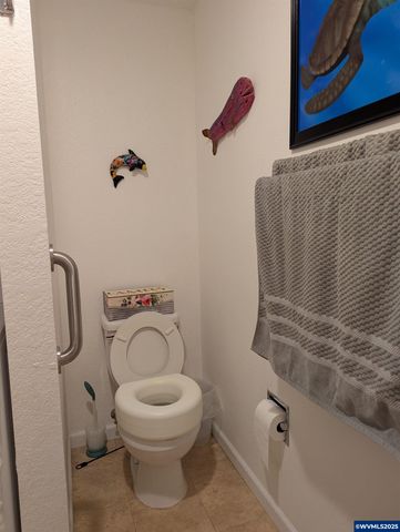 567 32nd (#2) Av SE, Albany, OR 97322