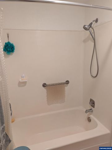 567 32nd (#2) Av SE, Albany, OR 97322
