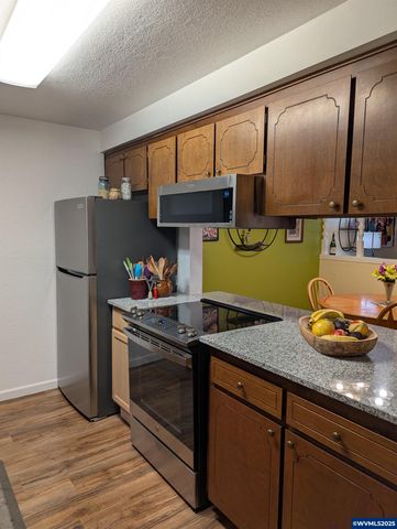 567 32nd (#2) Av SE, Albany, OR 97322