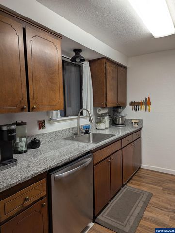 567 32nd (#2) Av SE, Albany, OR 97322