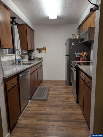 567 32nd (#2) Av SE, Albany, OR 97322