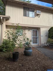 567 32nd (#2) Av SE, Albany, OR 97322