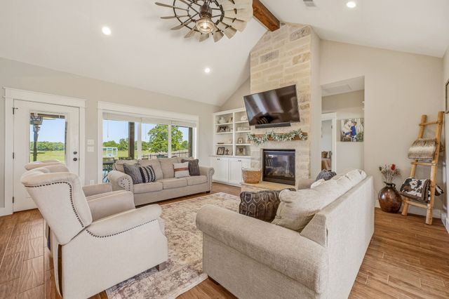 190 Blue Ribbon Lane, Stephenville, TX 76401