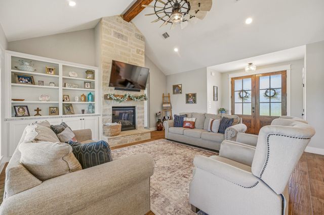 190 Blue Ribbon Lane, Stephenville, TX 76401