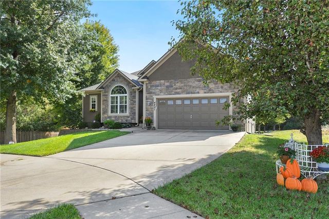 4421 Grand Court, Leavenworth, KS 66048