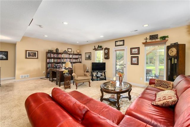 4421 Grand Court, Leavenworth, KS 66048