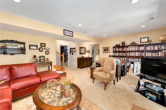 4421 Grand Court, Leavenworth, KS 66048