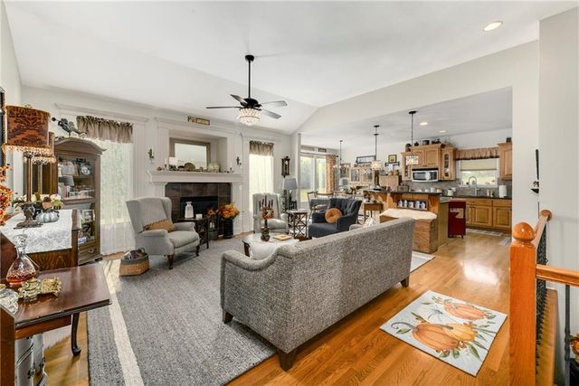 4421 Grand Court, Leavenworth, KS 66048