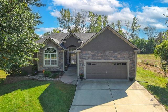 4421 Grand Court, Leavenworth, KS 66048
